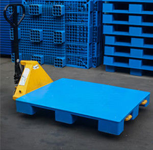 L'euro di plastica accatastabile all'ingrosso economico 3ton resistente del pallet 1500*1200cm sostituisce il pallet di legno